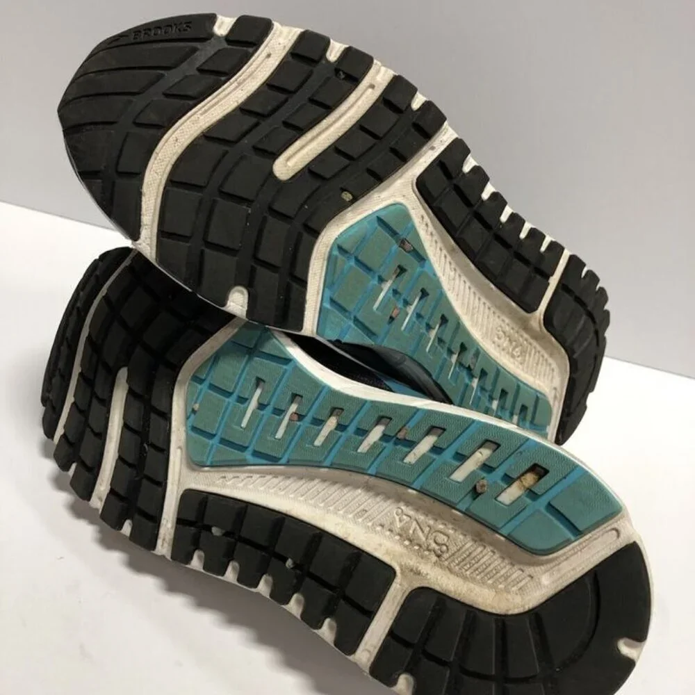 Brooks women’s ariel